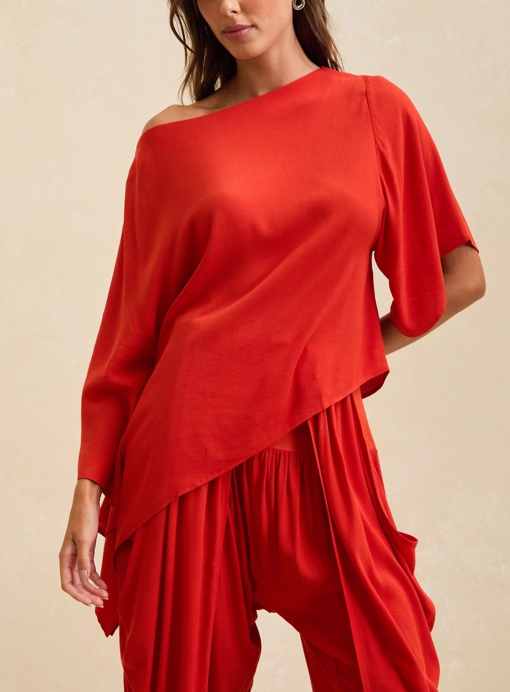 BLUSA ASSIMÉTRICA ONE SHOULDER DROP LARANJA SARDONI FORUM