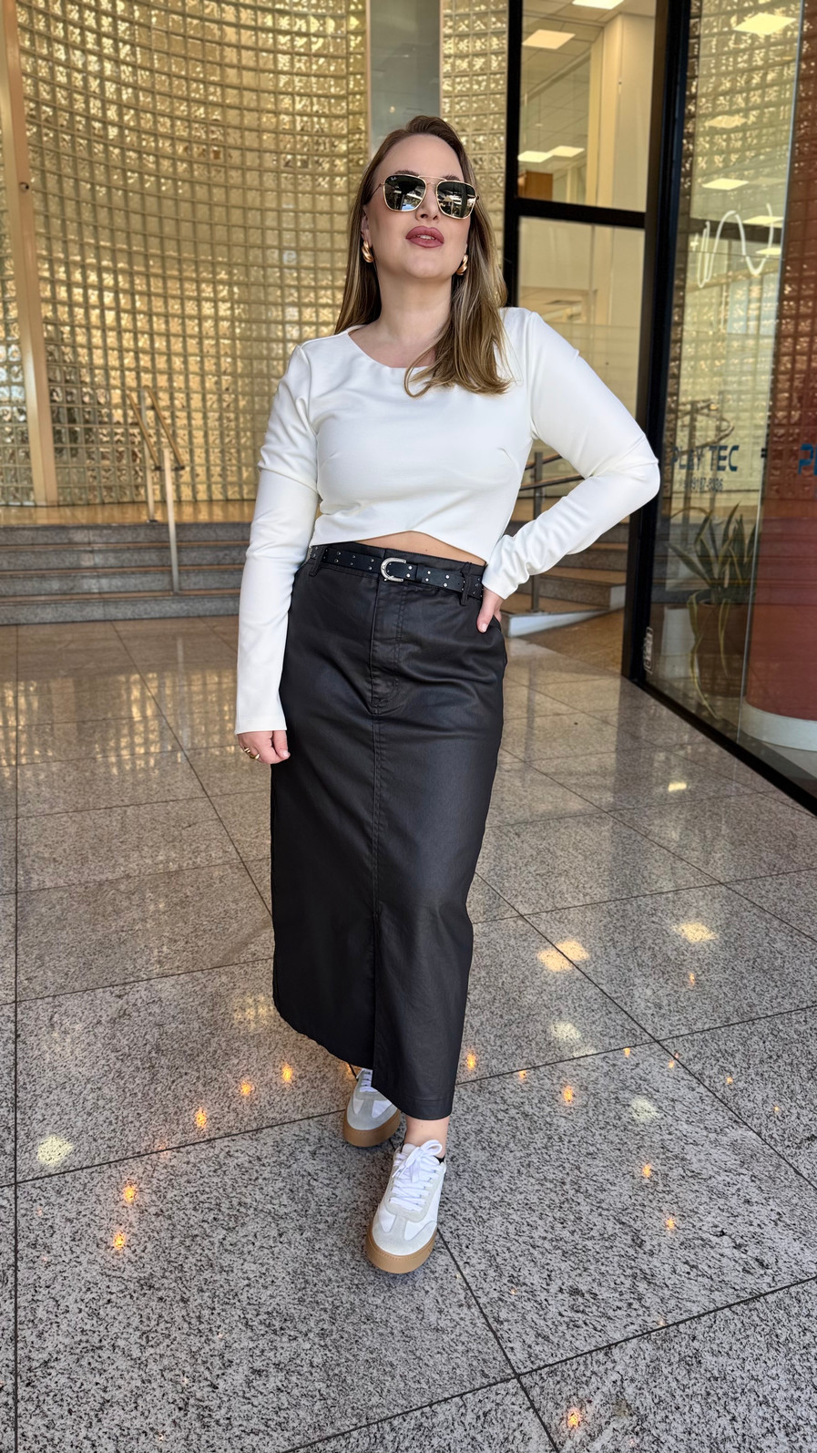 BLUSA  AJUSTADA DECOTE  CANOA   OFF WHITE MORENA ROSA