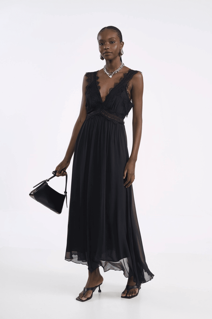 VESTIDO SOLTO COM DETALHES EM RENDA PRETO COLCCI VESTIDO SOLTO COM DETALHES EM RENDA PRETO COLCCI