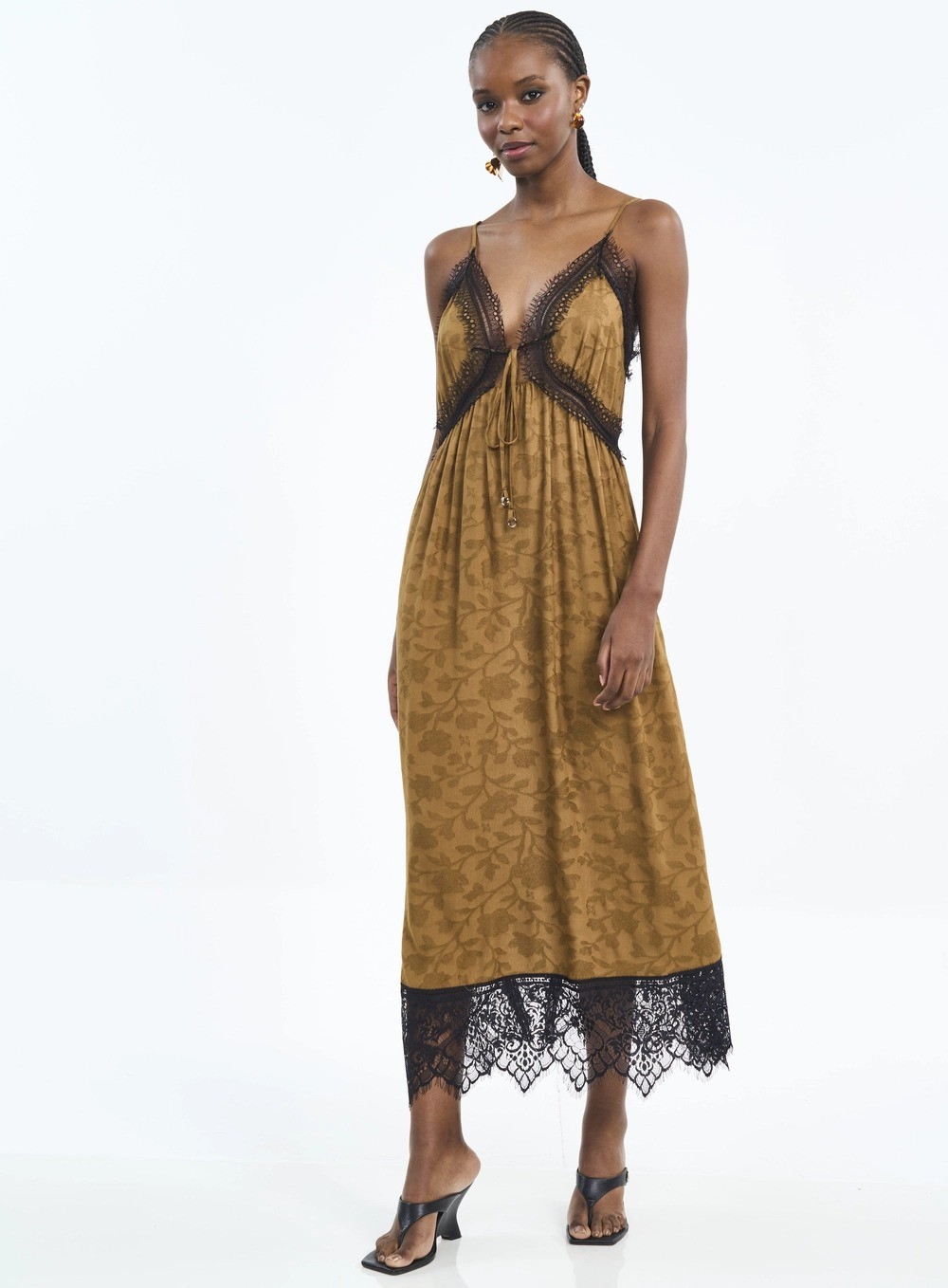 VESTIDO LONGO COM RENDA E TEXTURA FLORAL  COLCCI