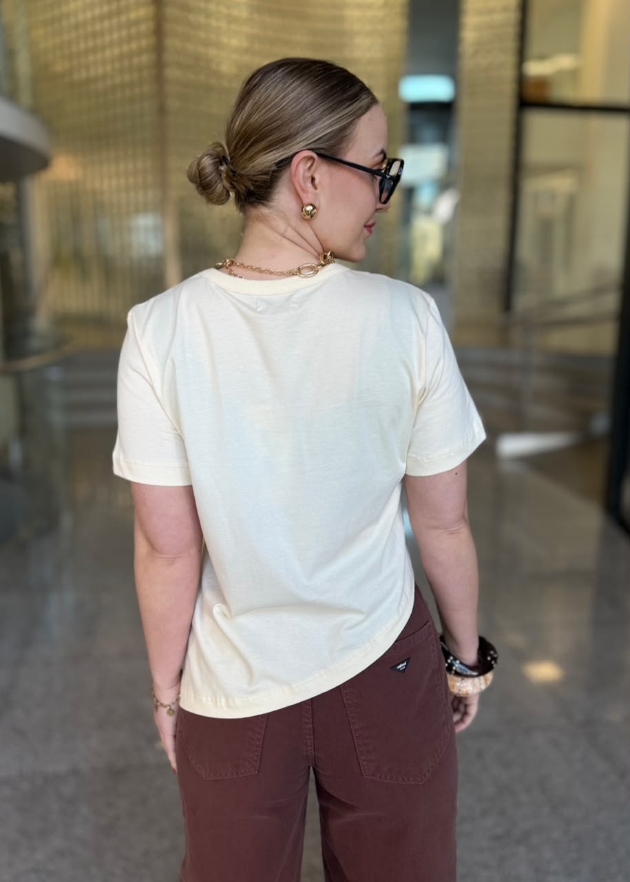 CAMISETA BOY AMPLA ASSIMÉTICA BEGE AFFOGATO COLCCI CAMISETA BOY AMPLA ASSIMÉTICA BEGE AFFOGATO COLCCI