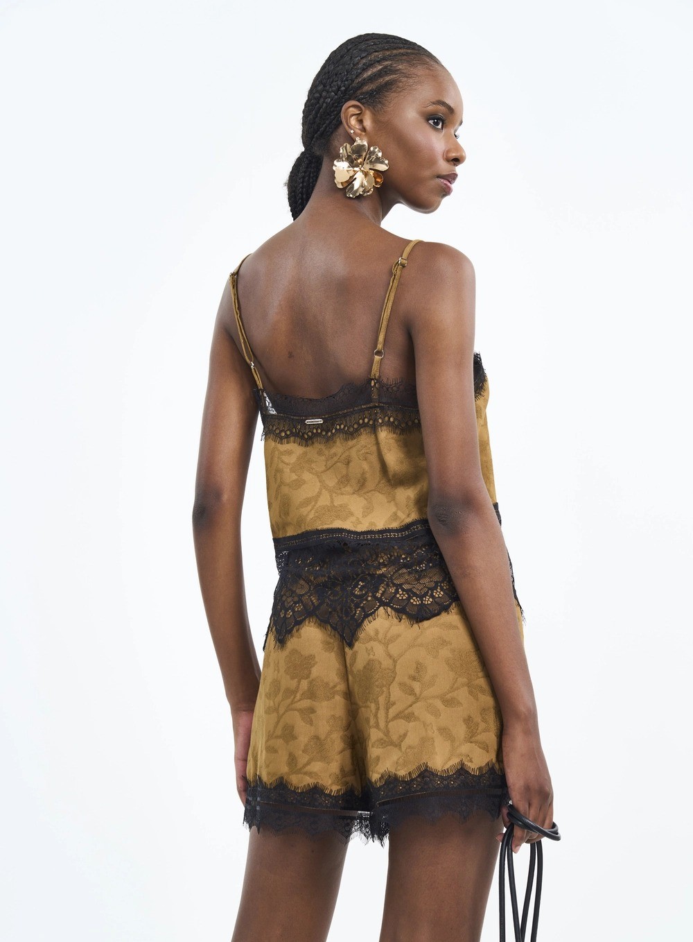 BLUSA JACQUARD DETALHE RENDA MARROM CUMARU COLCCI BLUSA JACQUARD DETALHE RENDA MARROM CUMARU COLCCI