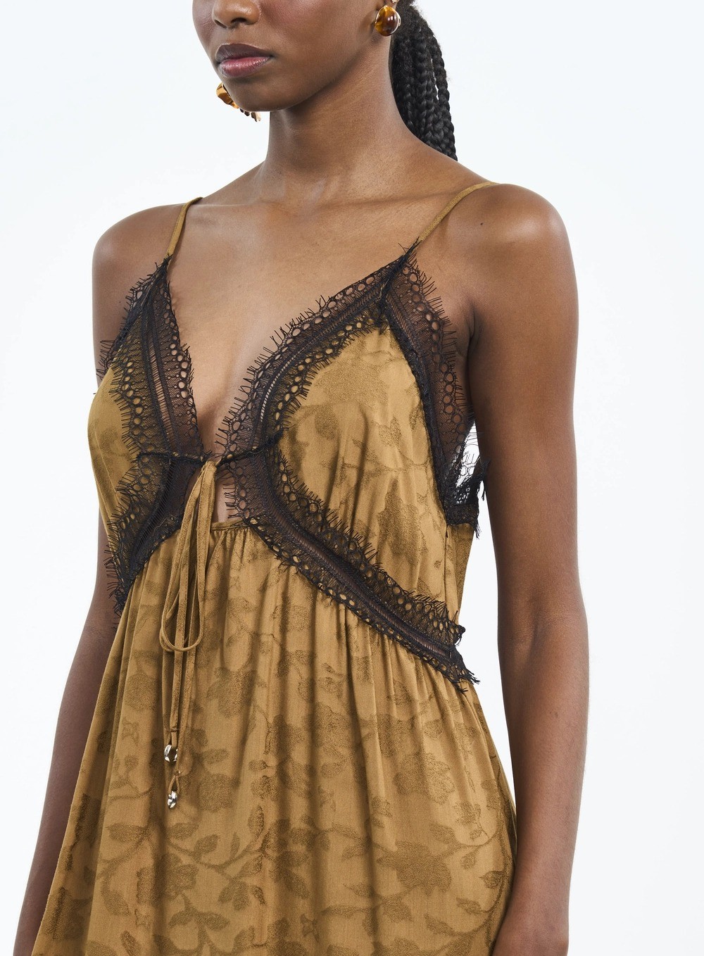 VESTIDO LONGO COM RENDA E TEXTURA FLORAL  COLCCI
