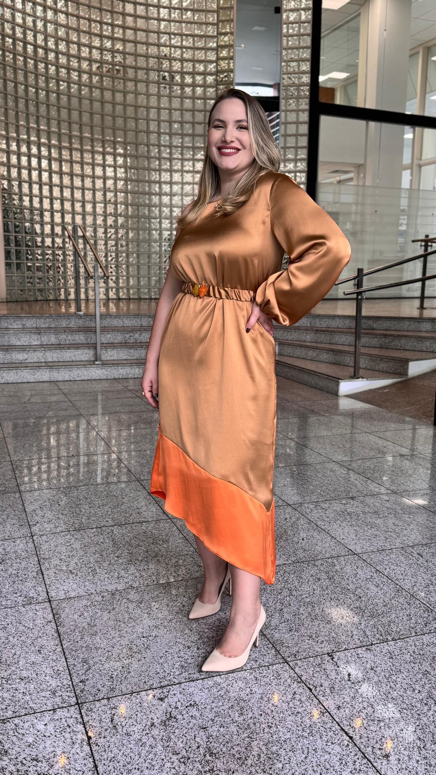 VESTIDO MIDI EM CETIM COM BABADO MORENA ROSA