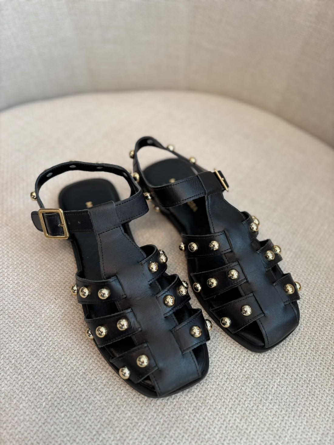 SANDALIA RASTEIRA DETALHE TACHAS PRETO MORENA ROSA SANDALIA RASTEIRA DETALHE TACHAS PRETO MORENA ROSA