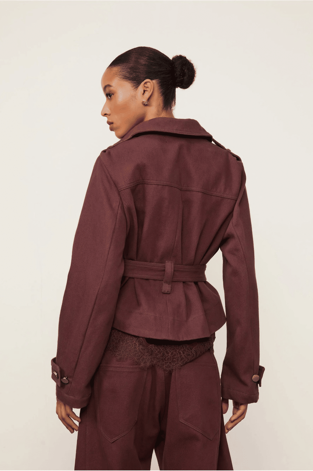 TRENCH DE SARJA CURTO BOHO MARROM ANIMALE TRENCH DE SARJA CURTO BOHO MARROM ANIMALE