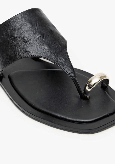 RASTEIRA COM DETALHE PRETA LANÇA PERFUME RASTEIRA COM DETALHE PRETA LANÇA PERFUME