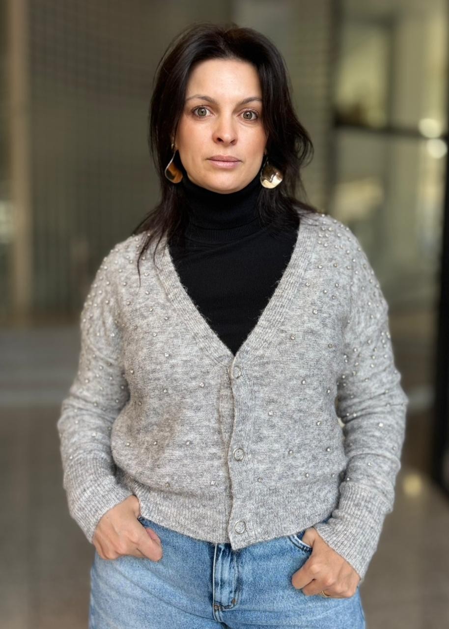 CARDIGAN ARI CINZA COM APLICAÇÕES JOHN JOHN CARDIGAN ARI CINZA COM APLICAÇÕES JOHN JOHN