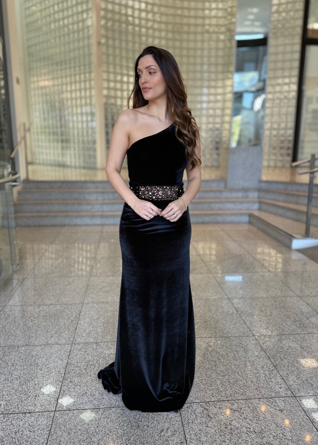 VESTIDO AJUSTADO UM OMBRO SO SEM MANGA LONGO PRETO MORENA ROSA VESTIDO AJUSTADO UM OMBRO SO SEM MANGA LONGO PRETO MORENA ROSA