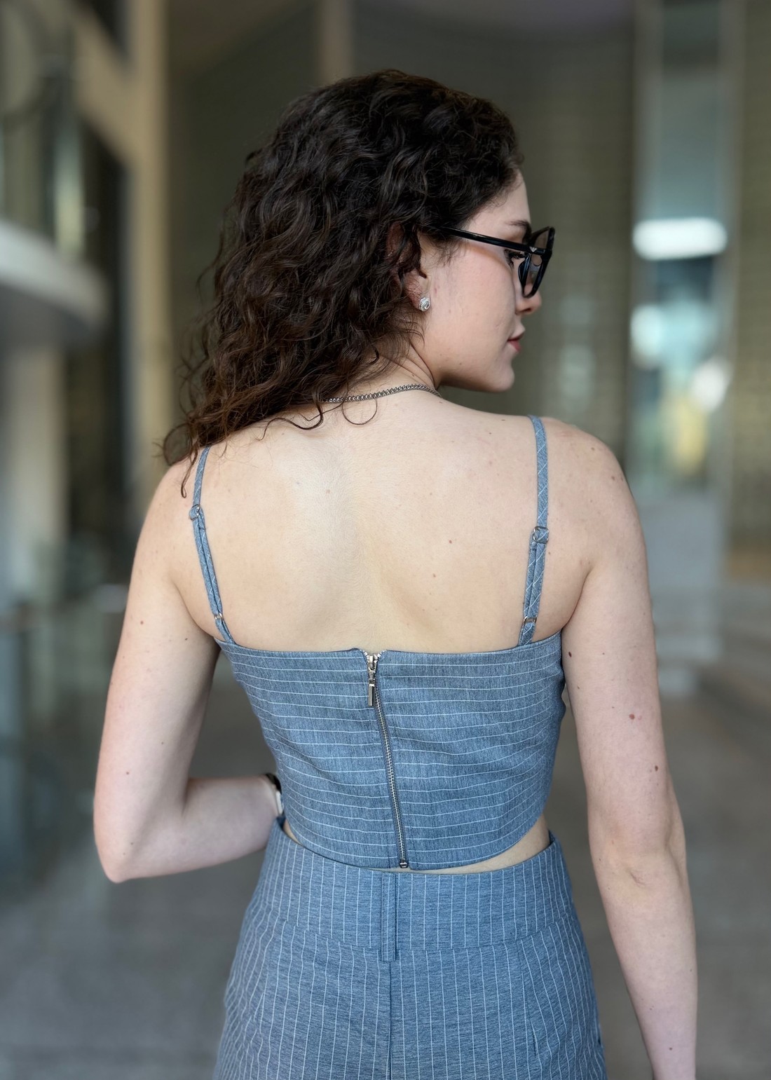 CONJUNTO COM TRÊS PEÇAS CINZA CONJUNTO COM TRÊS PEÇAS CINZA
