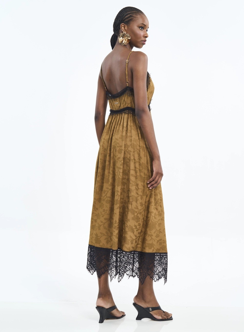 VESTIDO LONGO COM RENDA E TEXTURA FLORAL  COLCCI