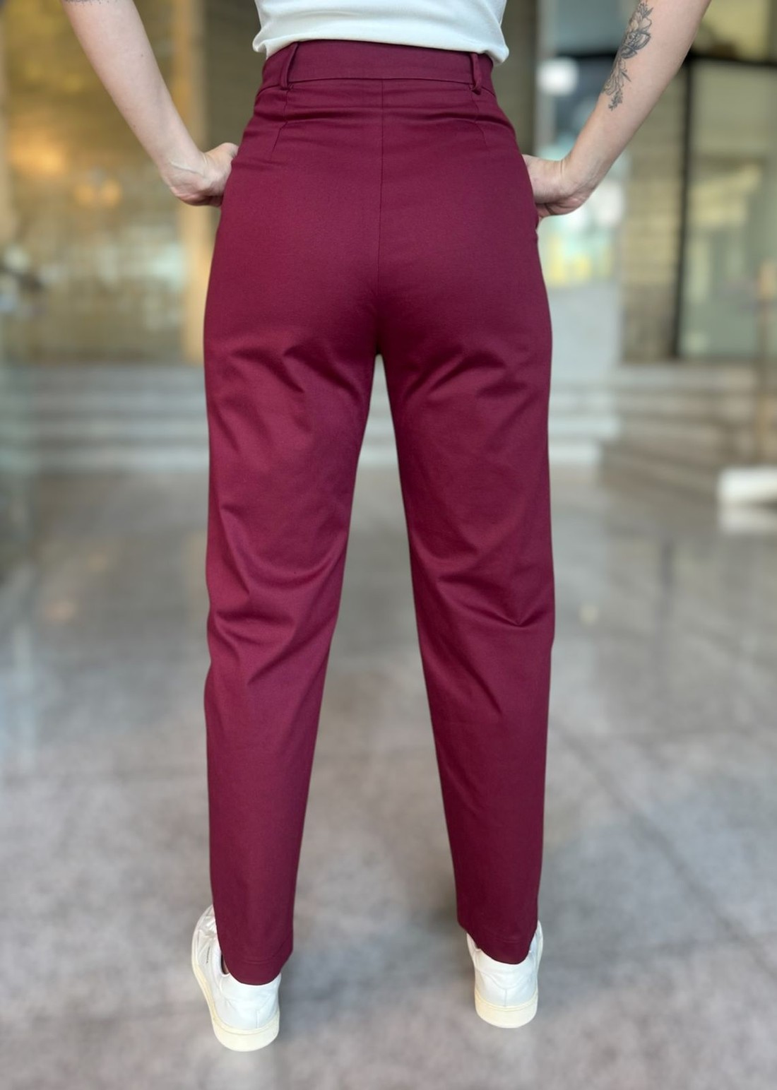 CALCA CARROT CINTURA MEDIA LANÇA PERFUME CALCA CARROT CINTURA MEDIA LANÇA PERFUME