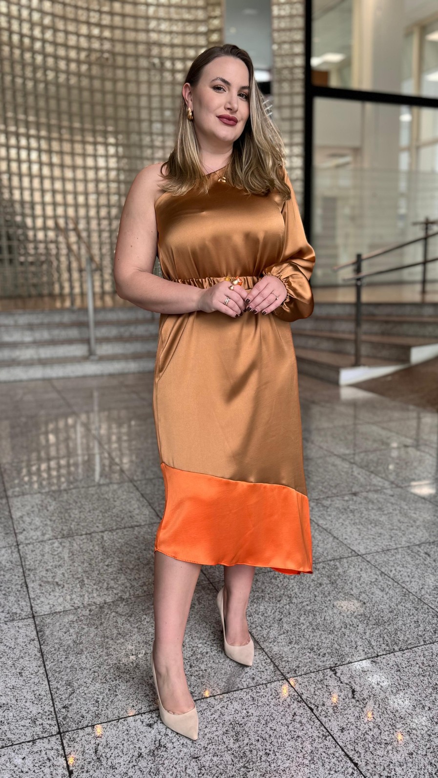 VESTIDO MIDI EM CETIM COM BABADO MORENA ROSA