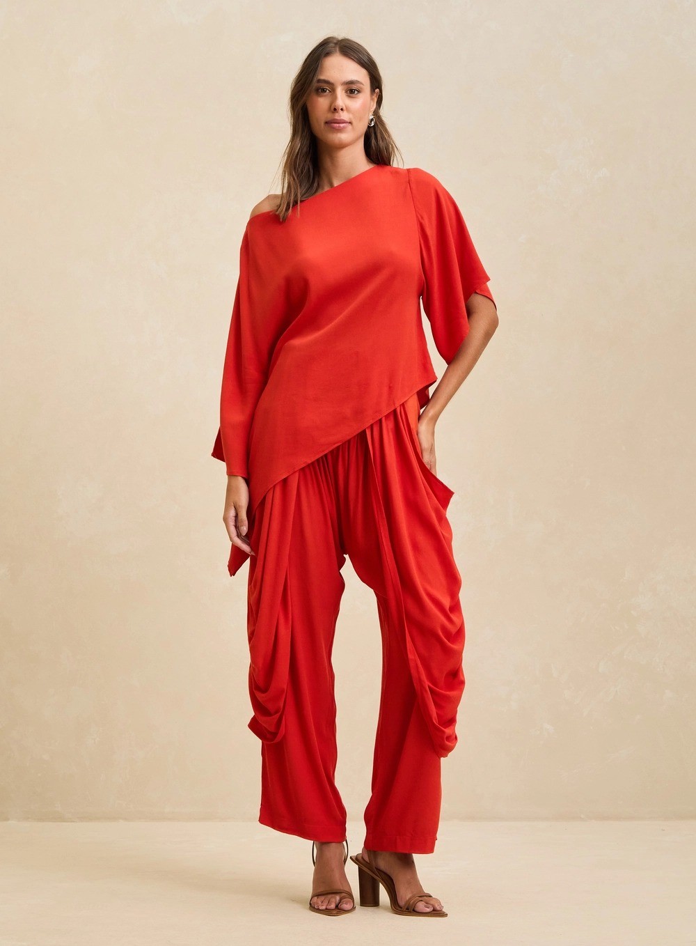 BLUSA ASSIMÉTRICA ONE SHOULDER DROP LARANJA SARDONI FORUM