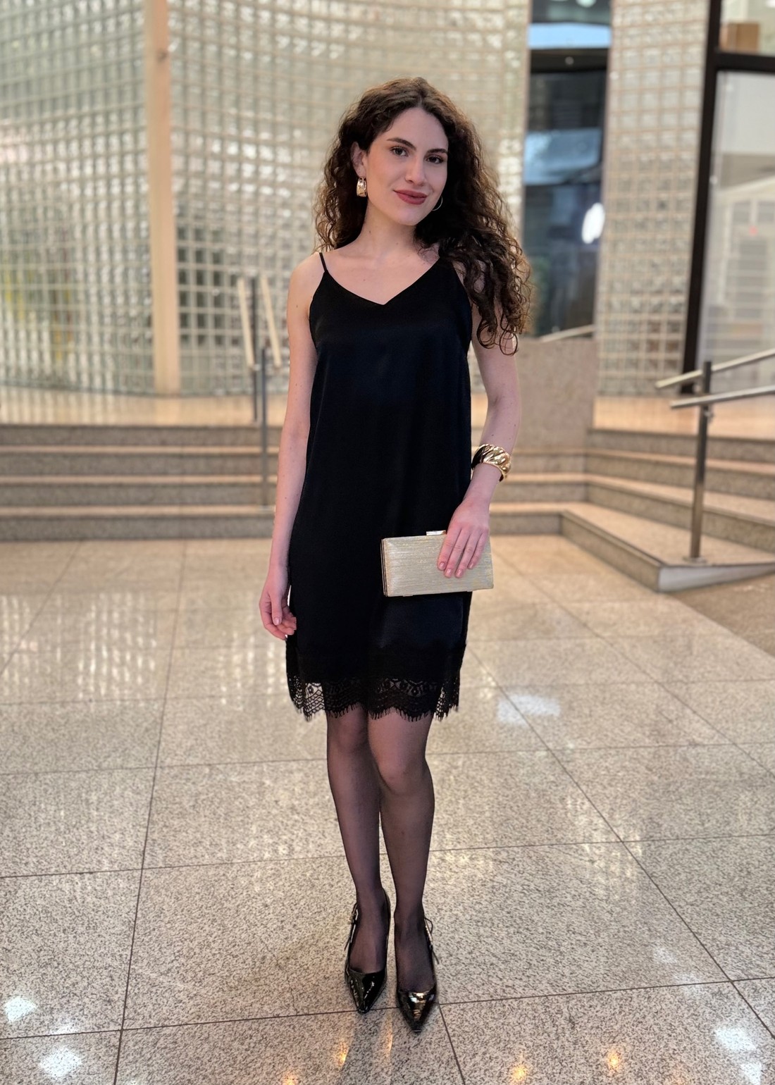 VESTIDO CURTO COM RENDA LANÇA PERFUME VESTIDO CURTO COM RENDA LANÇA PERFUME