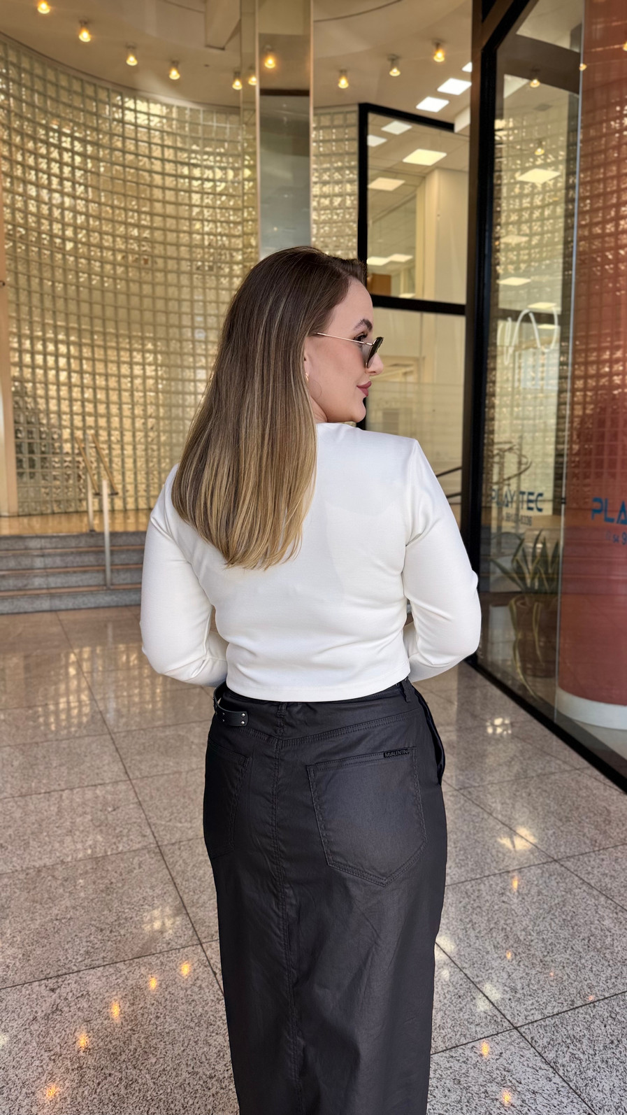 BLUSA  AJUSTADA DECOTE  CANOA   OFF WHITE MORENA ROSA