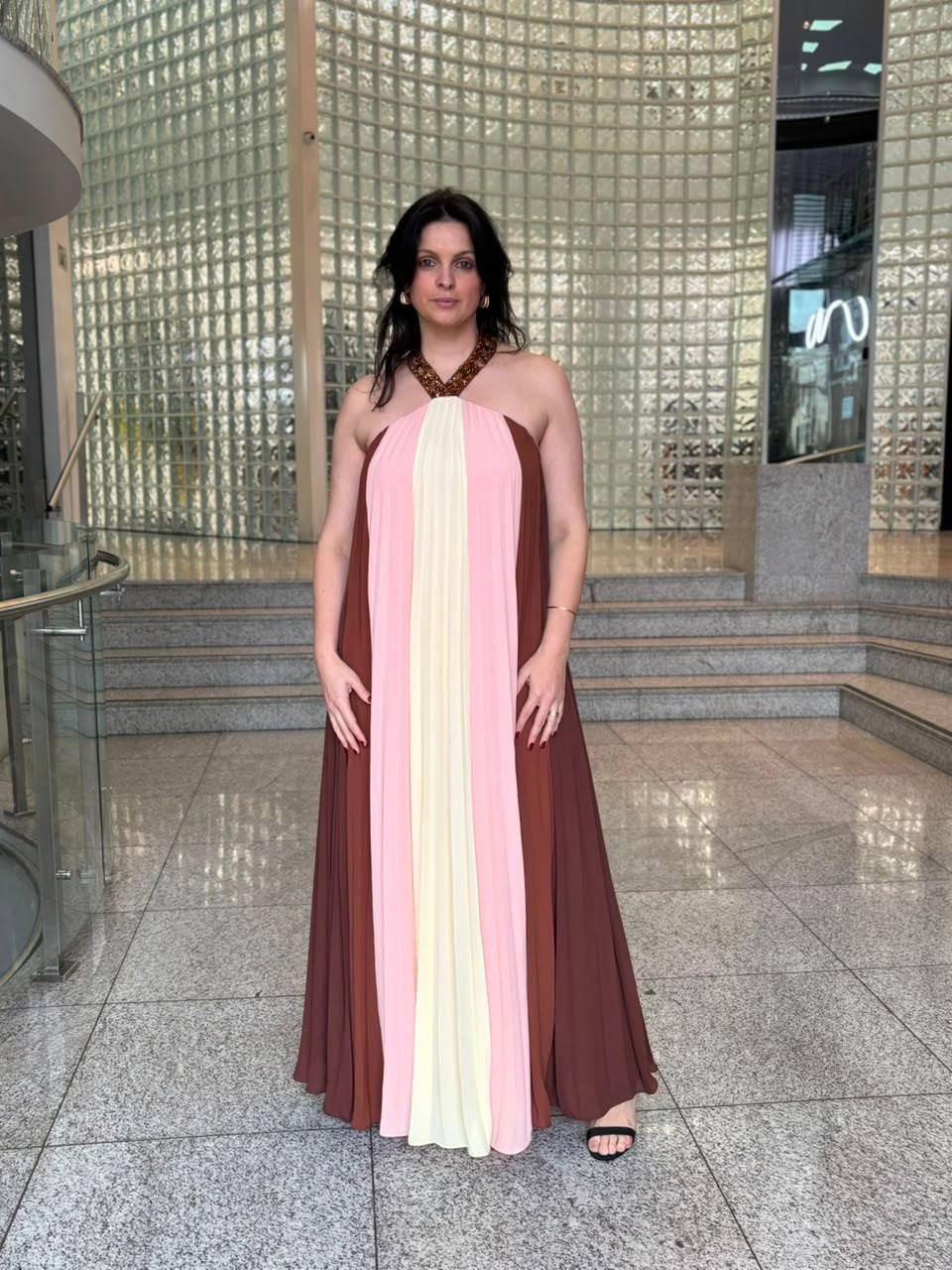 VESTIDO SOLTO DECOTE V SEM MANGA LONGO MORENA ROSA VESTIDO SOLTO DECOTE V SEM MANGA LONGO MORENA ROSA