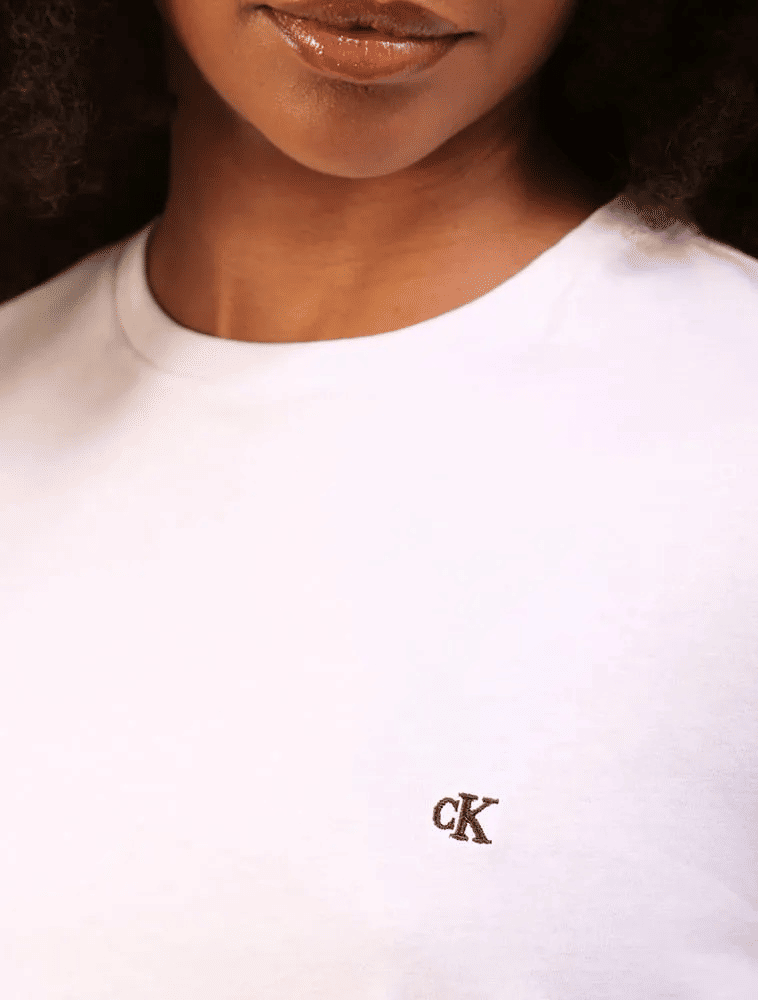 CAMISETA BORDADO CK BRANCO CALVIN KLEIN CAMISETA BORDADO CK BRANCO CALVIN KLEIN