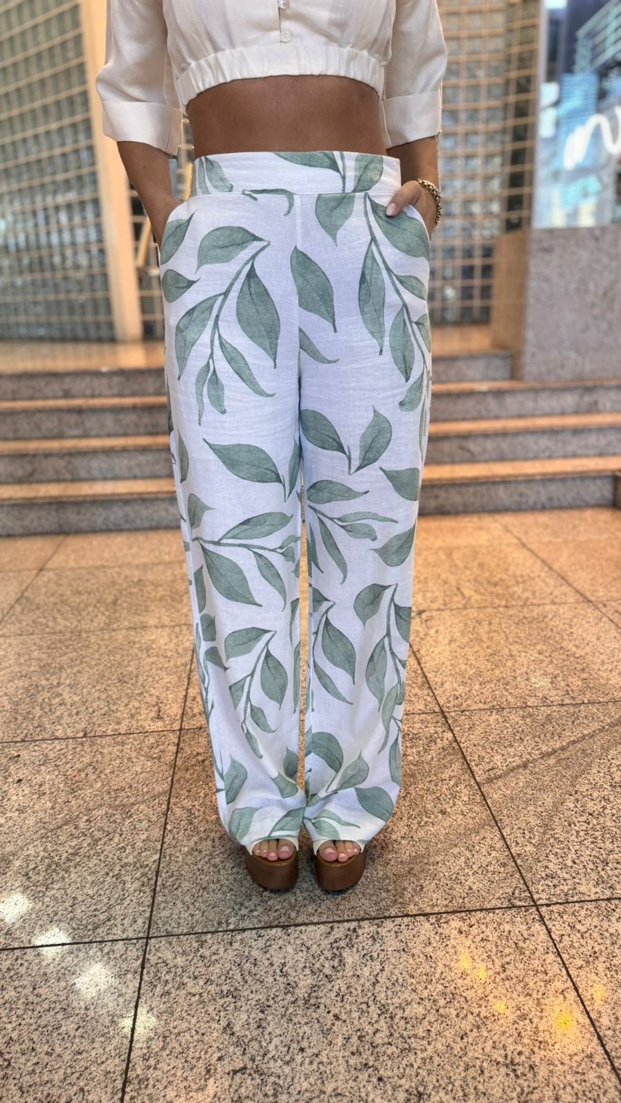 CALCA ALFAIATARIA  LINHO ESTAMPADO CALVIN KLEIN CALCA ALFAIATARIA  LINHO ESTAMPADO CALVIN KLEIN