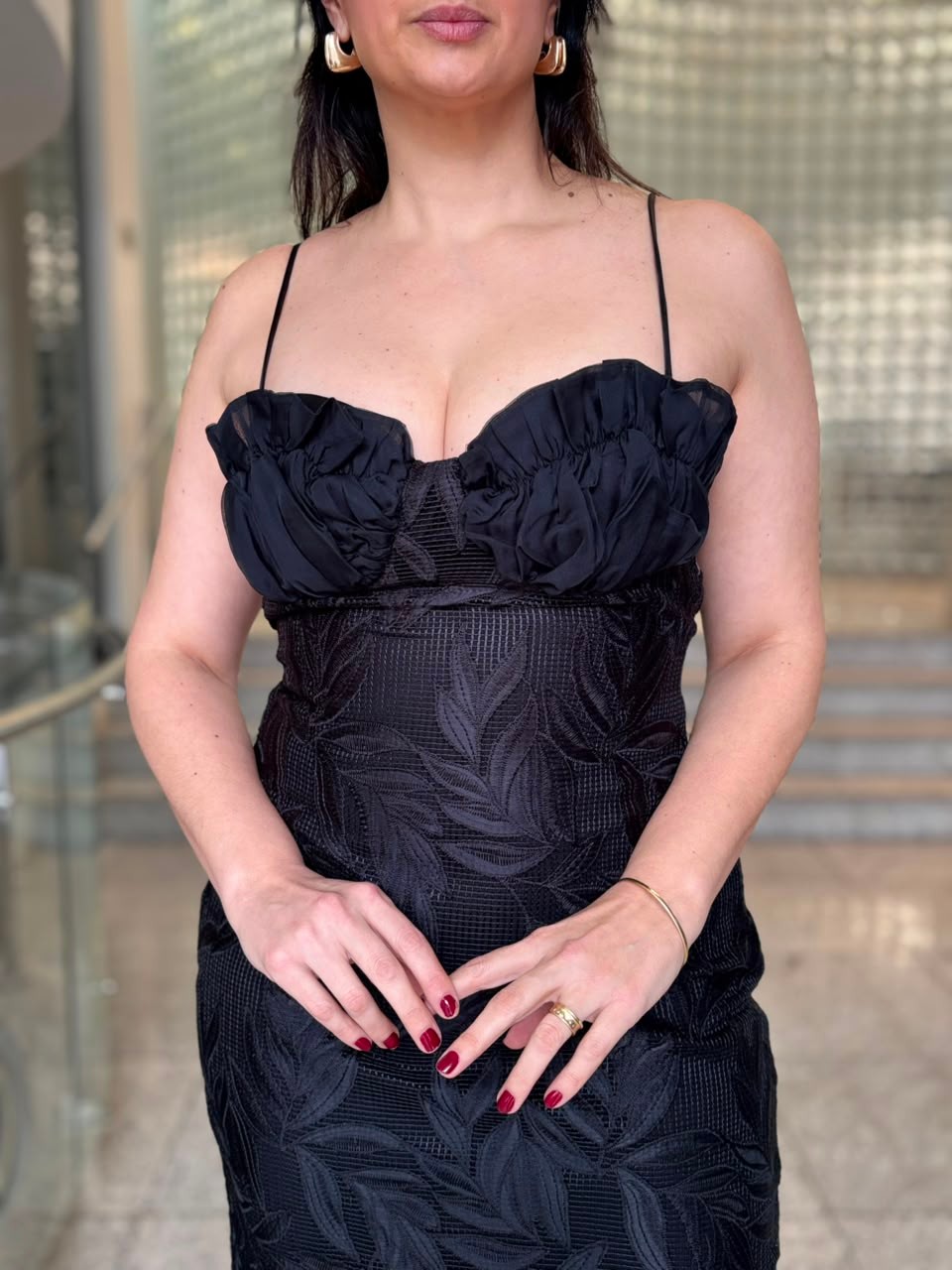 VESTIDO AJUSTADO DECOTE RETO COM ALCA MIDI PRETO MORENA ROSA VESTIDO AJUSTADO DECOTE RETO COM ALCA MIDI PRETO MORENA ROSA