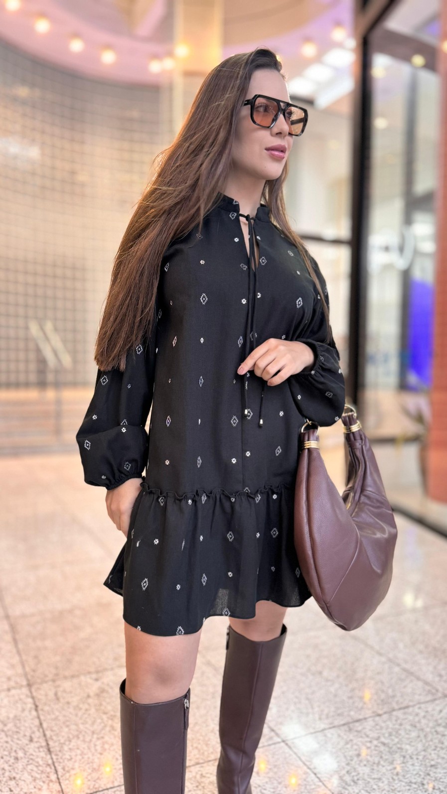 VESTIDO SOLTO BORDADOS PRETO MORENA ROSA