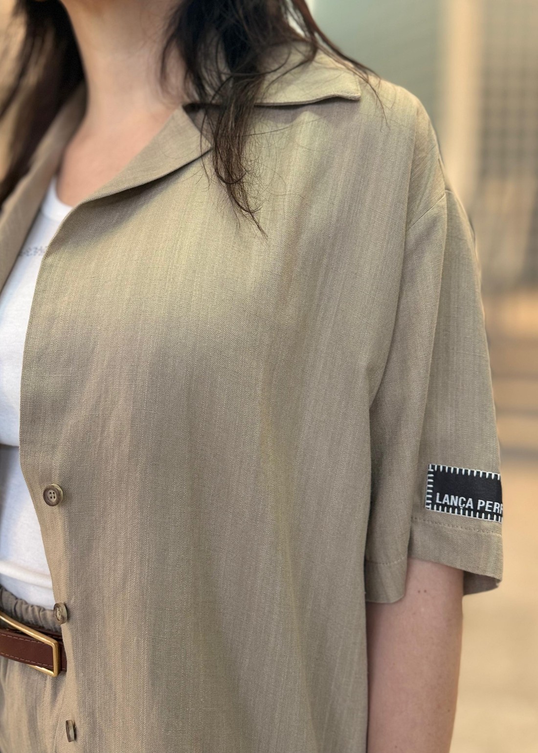 CAMISA OVERSIZED MANGA CURTA COM LINHO LANÇA PERFUME