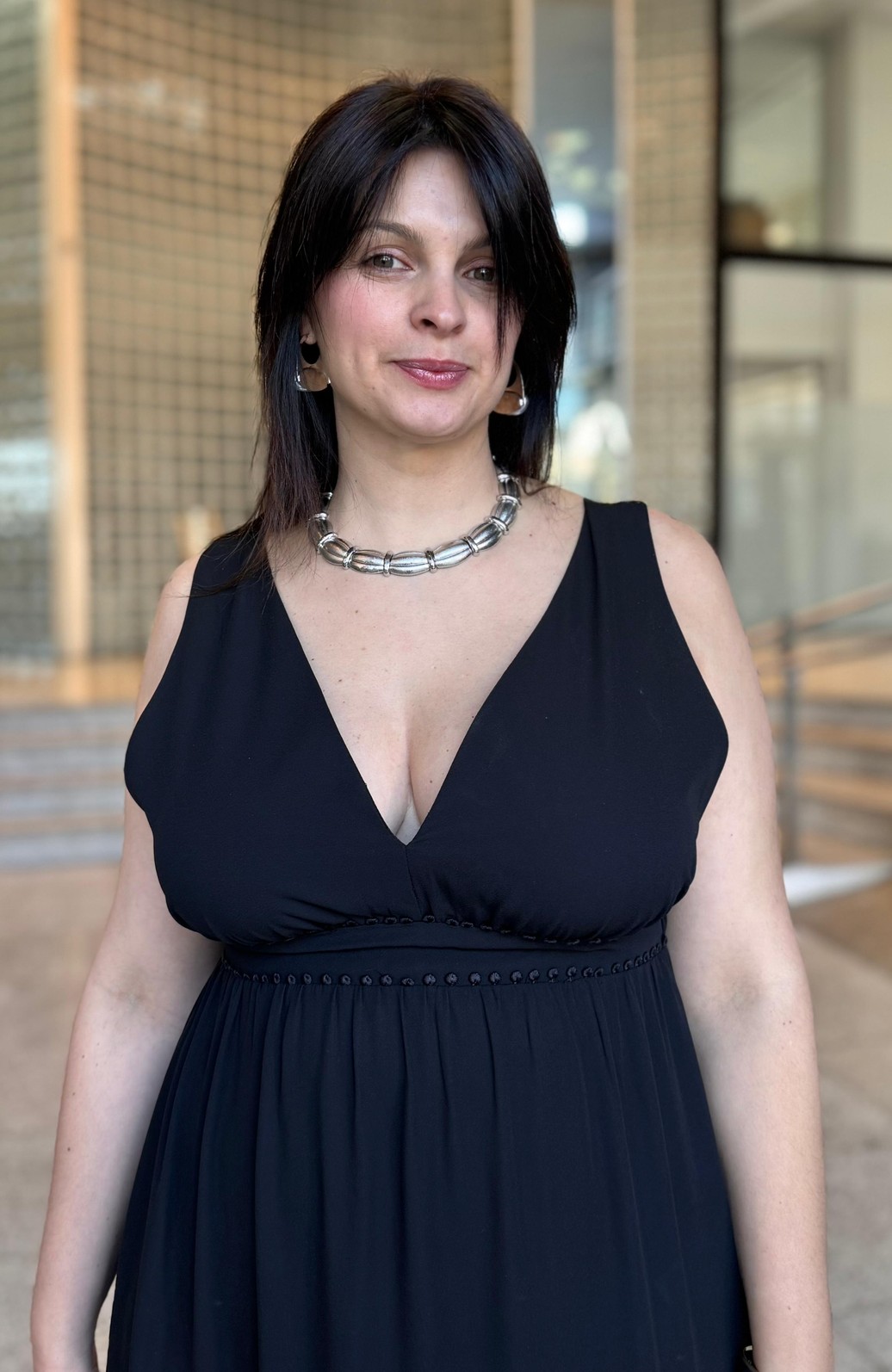 VESTIDO SOLTO DECOTE V COM ALCA MIDI MORENA ROSA