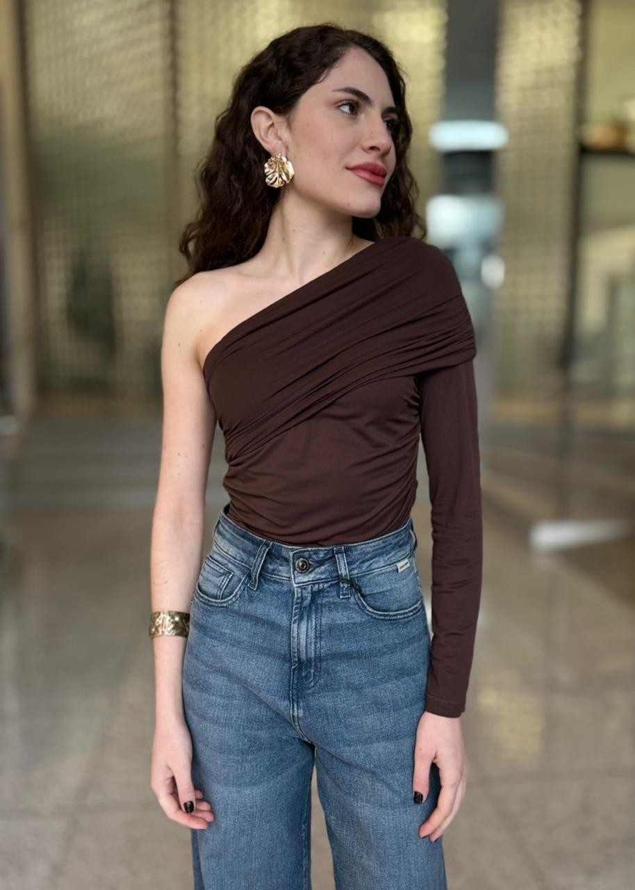 BLUSA JUSTA OMBRO SÓ MARROM NOBUCK FORUM BLUSA JUSTA OMBRO SÓ MARROM NOBUCK FORUM
