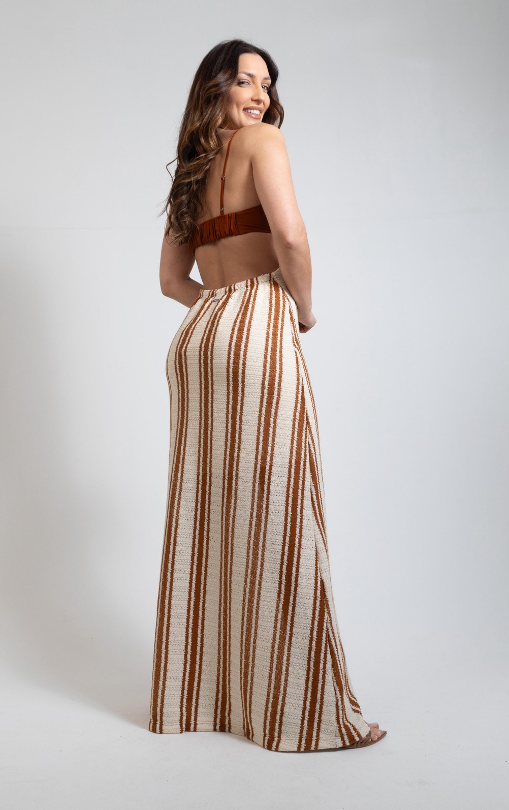 VESTIDO LISTRADO DETALHE EM LINHO FORUM