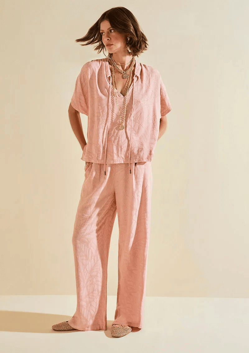 BLUSA SOLTA DECOTE V MANGA PADRAO MORENA ROSA BLUSA SOLTA DECOTE V MANGA PADRAO MORENA ROSA