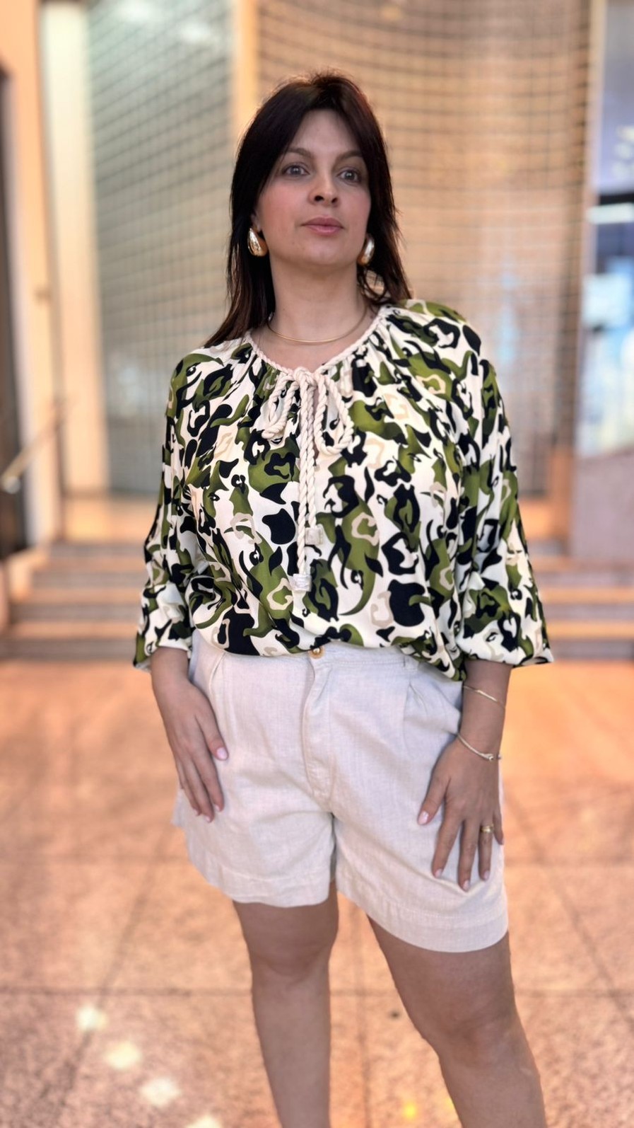 BATA DECOTE AMARRACAO COM CORDAO MARIA VALENTINA BATA DECOTE AMARRACAO COM CORDAO MARIA VALENTINA