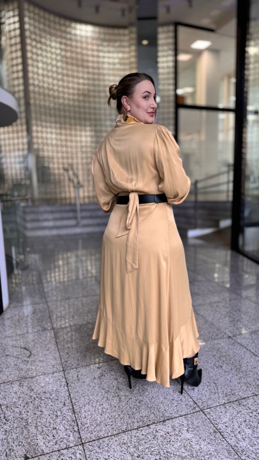 VESTIDO SOLTO TRANSPASSADO BEGE MORENA ROSA