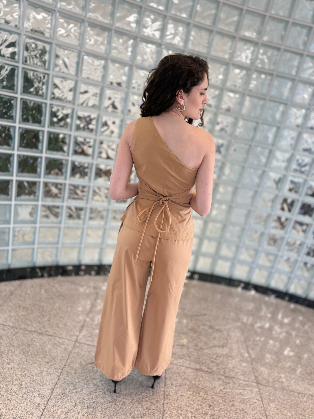 REGATA AJUSTADA UM OMBRO SO PADRAO CAMEL MORENA ROSA REGATA AJUSTADA UM OMBRO SO PADRAO CAMEL MORENA ROSA