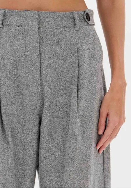 CALÇA CARROT DE CINTURA ALTA LANÇA PERFUME CALÇA CARROT DE CINTURA ALTA LANÇA PERFUME