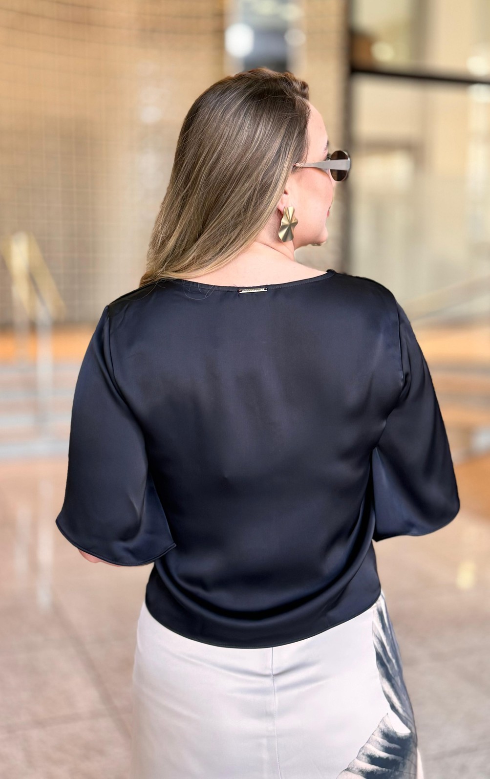 BLUSA DECOTE V MANGA CURTA DETALHE DECOTE MORENA ROSA