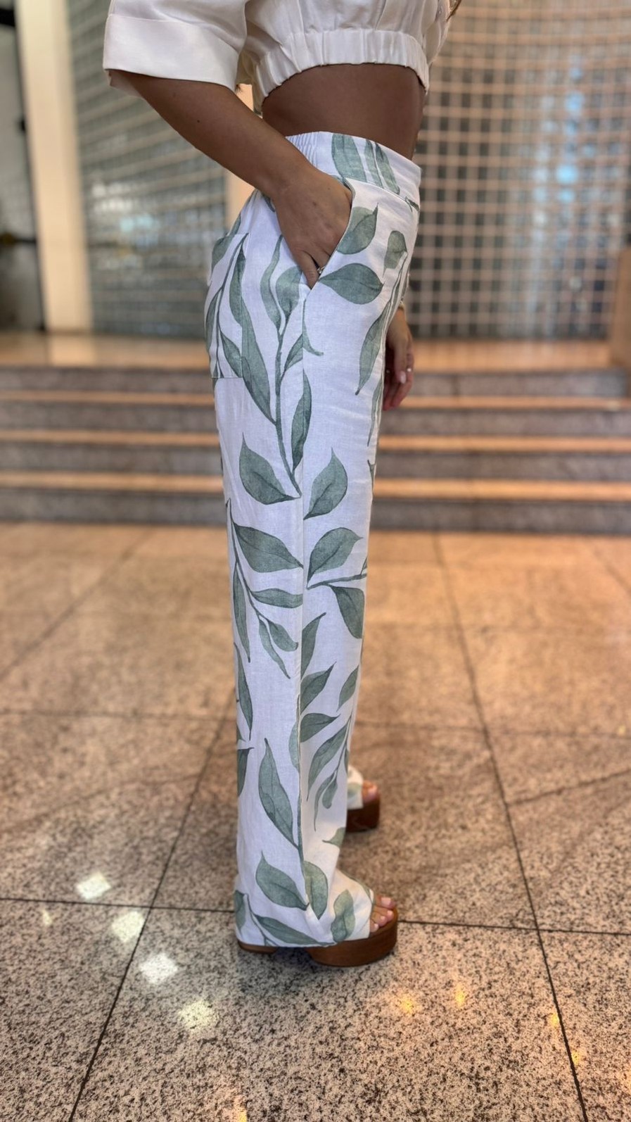 CALCA ALFAIATARIA  LINHO ESTAMPADO CALVIN KLEIN CALCA ALFAIATARIA  LINHO ESTAMPADO CALVIN KLEIN