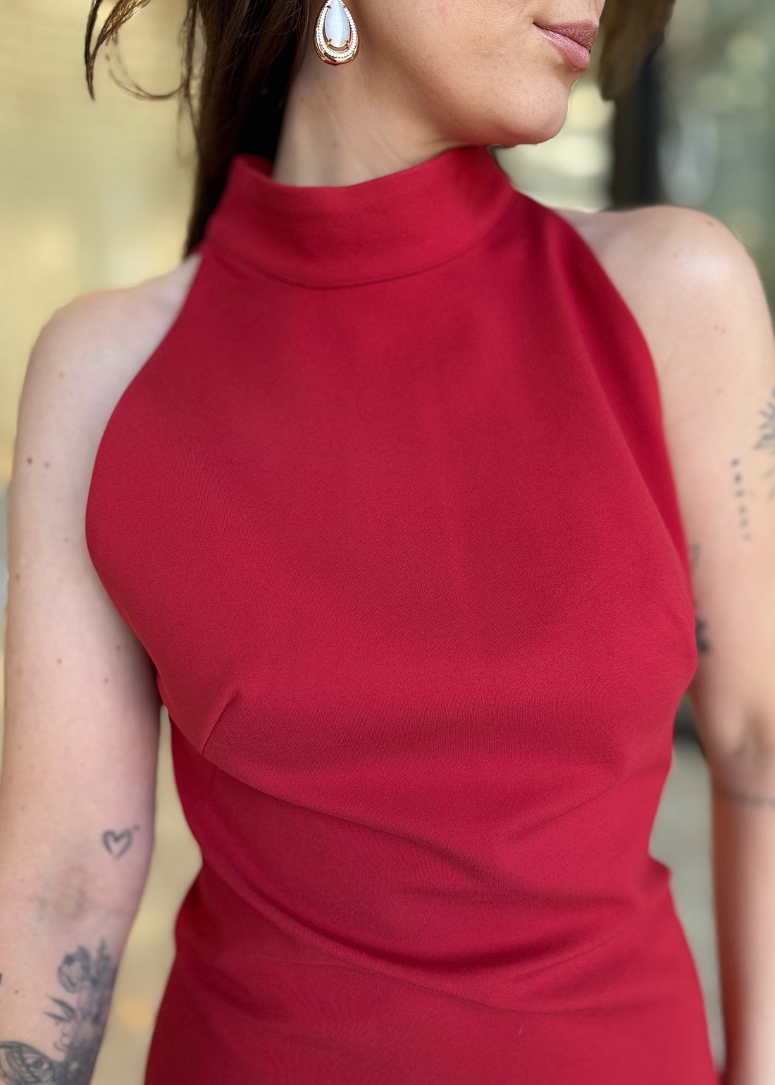 VETIDO LONGO SOLTO GOLA ALTA VERMELHO MORWNA ROSA VETIDO LONGO SOLTO GOLA ALTA VERMELHO MORWNA ROSA