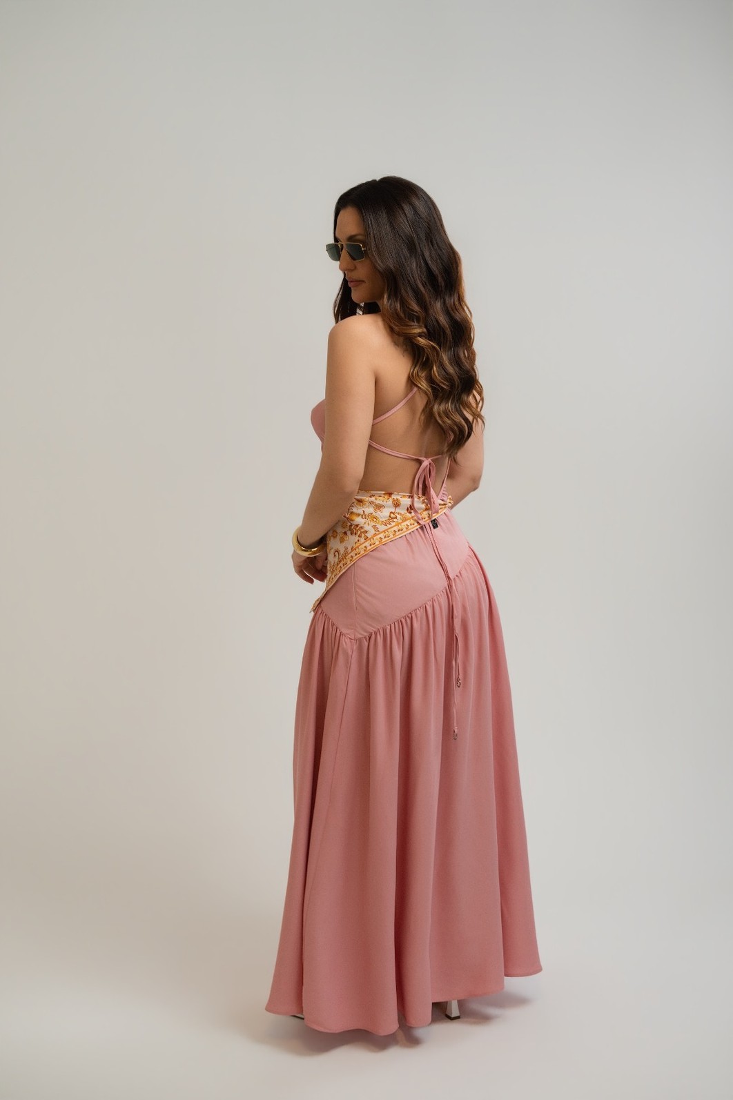 VESTIDO LONGO DECOTE ASSIMÉTRICO E RECORTE ICE PINK COLCCI VESTIDO LONGO DECOTE ASSIMÉTRICO E RECORTE ICE PINK COLCCI