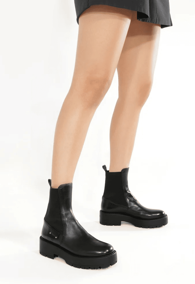 BOTA TRATORADA SABRINE CANO CURTO PRETA SCHUTZ BOTA TRATORADA SABRINE CANO CURTO PRETA SCHUTZ
