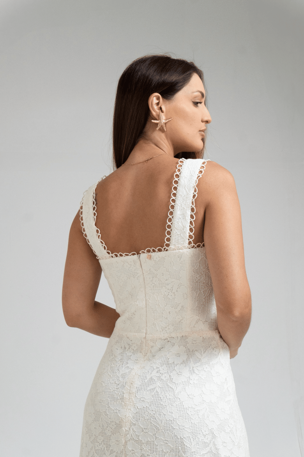 VESTIDO LONGO COM RENDA OFF WHITE LANÇA PERFUME VESTIDO LONGO COM RENDA OFF WHITE LANÇA PERFUME