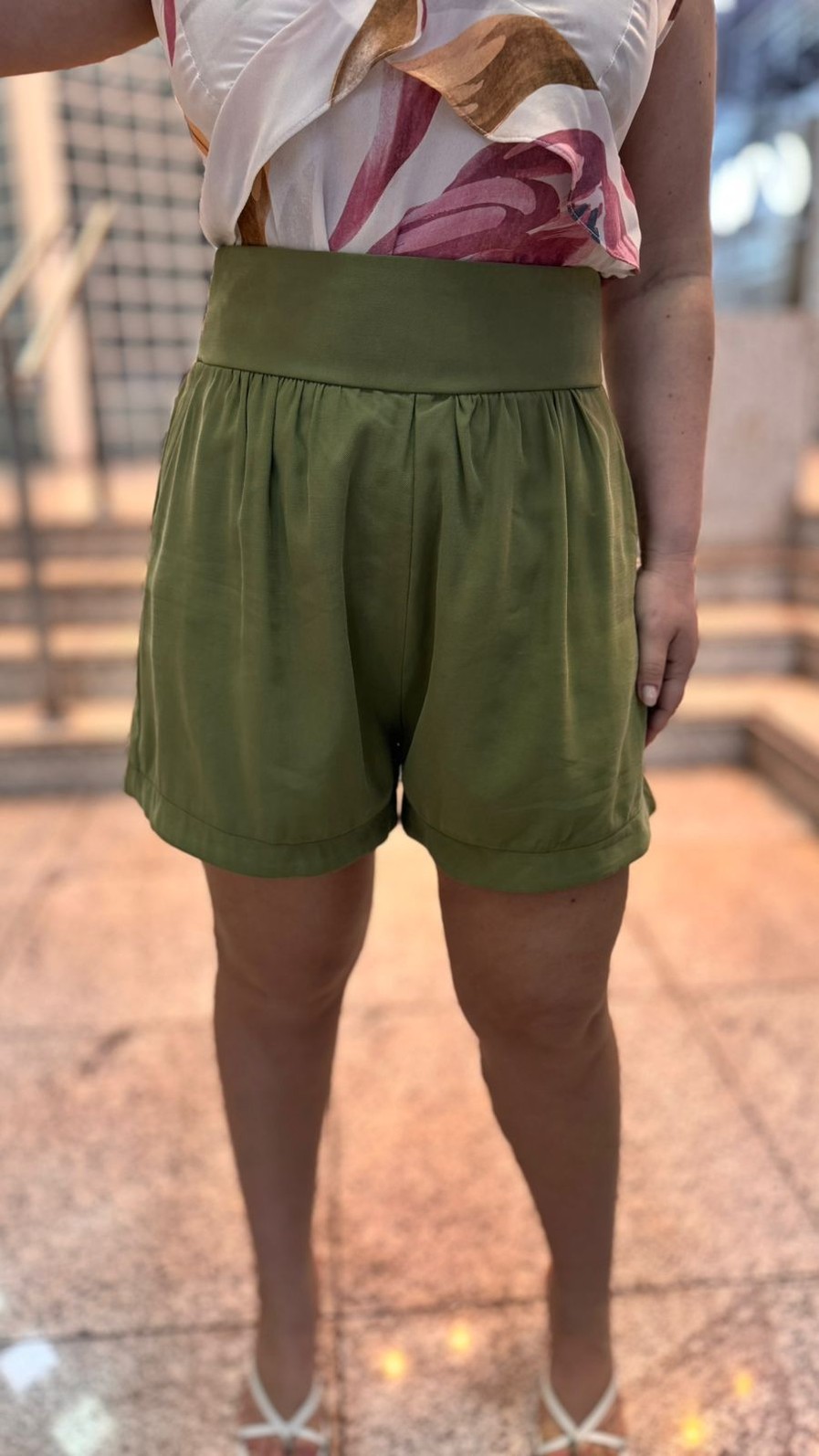 SHORT CINTURA  ALTA VERDE OLIVA LANÇA PERFUME SHORT CINTURA  ALTA VERDE OLIVA LANÇA PERFUME