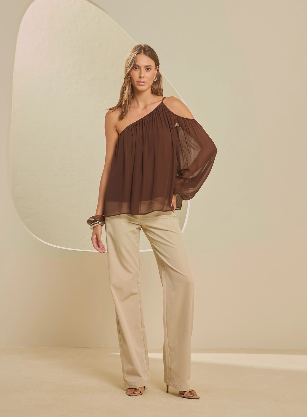 BLUSA AMPLA ASSIMÉTRICA MARROM CUMIN FORUM BLUSA AMPLA ASSIMÉTRICA MARROM CUMIN FORUM