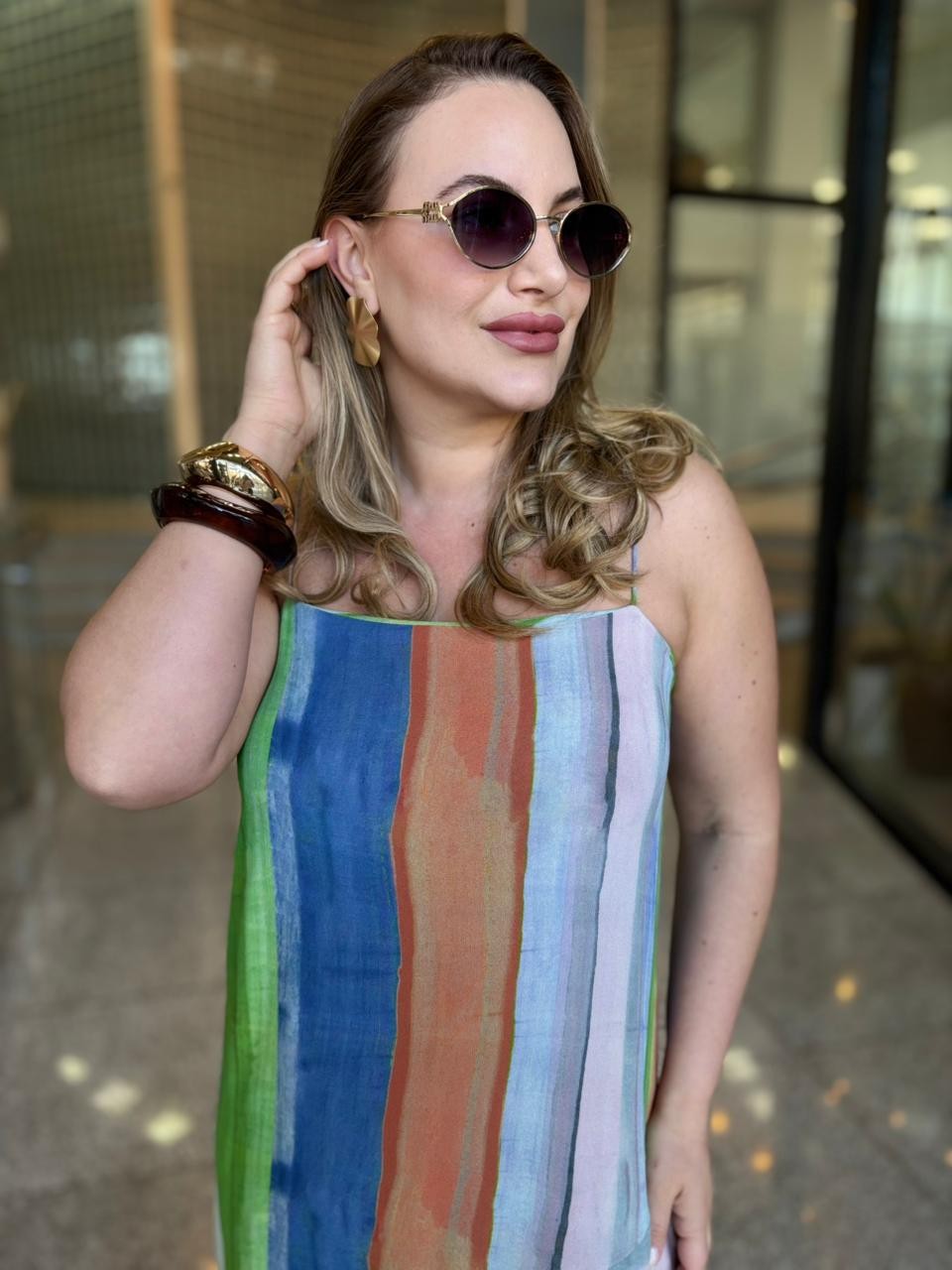 VESTIDO DE GEORGETTE PESADO MIDI ESTAMPADO DECOTE RETO