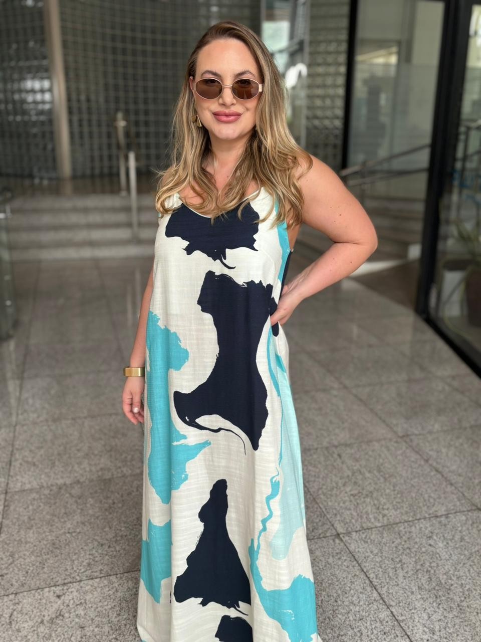 VESTIDO SUPER MIDI ESTAMPADO DE ALÇAS LANÇA PERFUME VESTIDO SUPER MIDI ESTAMPADO DE ALÇAS LANÇA PERFUME