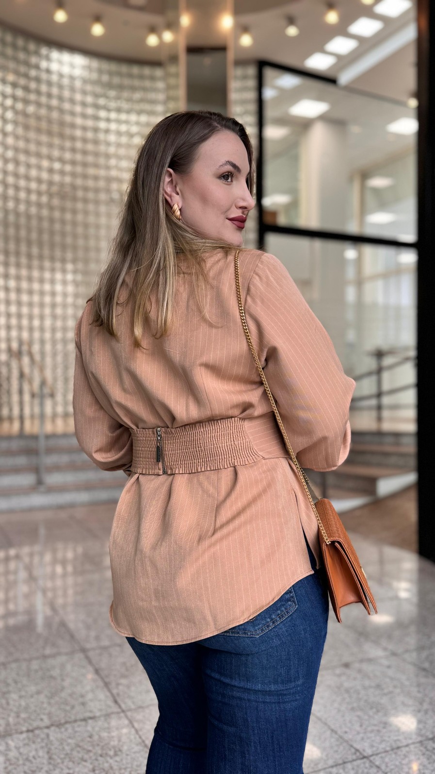 CAMISA AJUSTADA MORENA ROSA