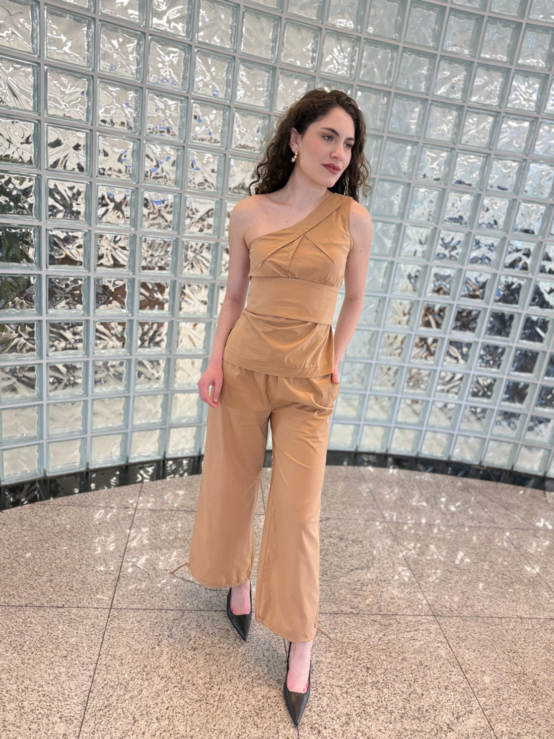 REGATA AJUSTADA UM OMBRO SO PADRAO CAMEL MORENA ROSA REGATA AJUSTADA UM OMBRO SO PADRAO CAMEL MORENA ROSA