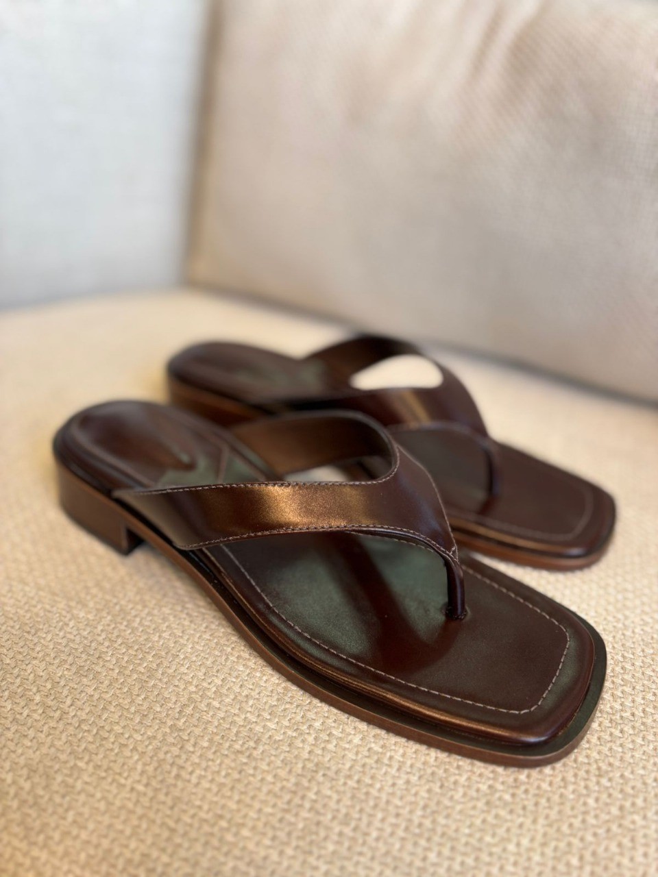 SANDALIA SALTO BAIXO COURO MARROM SCHUTZ SANDALIA SALTO BAIXO COURO MARROM SCHUTZ