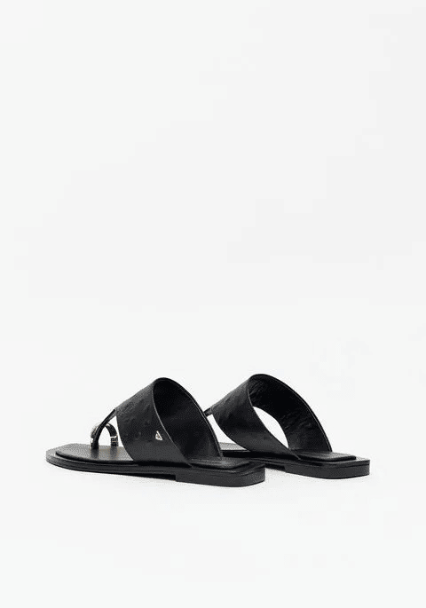 RASTEIRA COM DETALHE PRETA LANÇA PERFUME RASTEIRA COM DETALHE PRETA LANÇA PERFUME