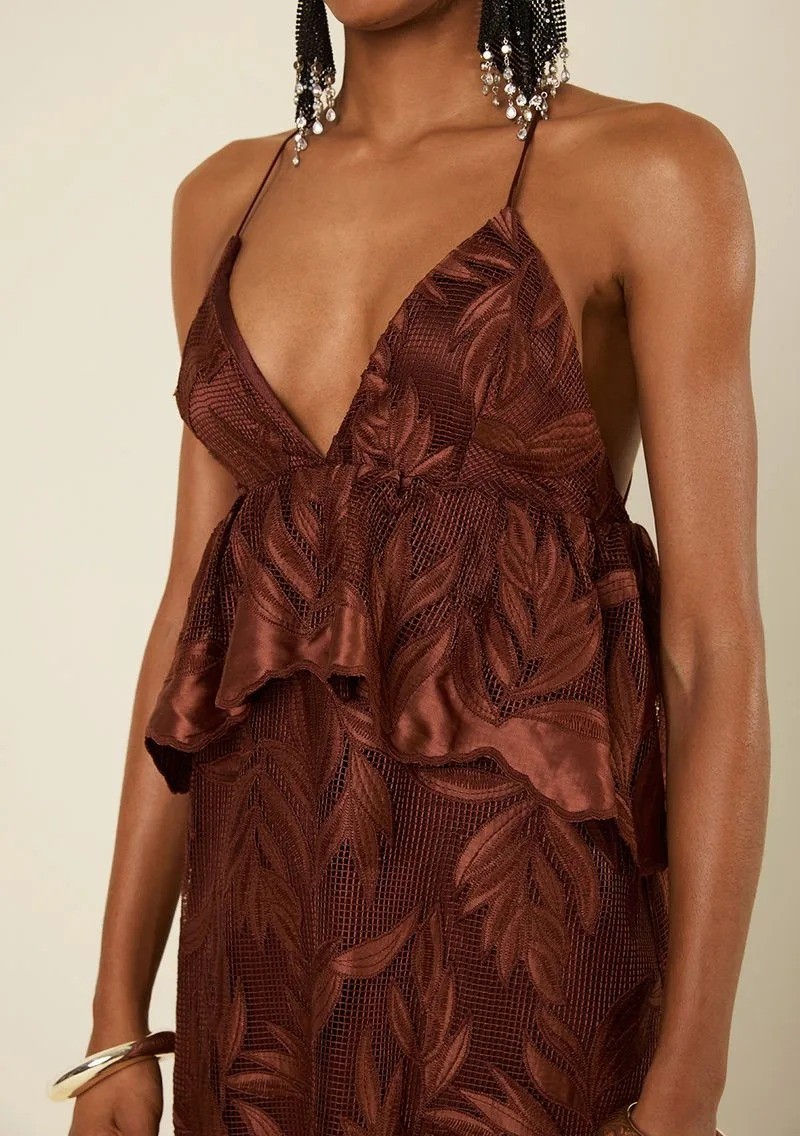 VESTIDO SOLTO DECOTE V COM ALCA LONGO MARROM MORENA ROSA VESTIDO SOLTO DECOTE V COM ALCA LONGO MARROM MORENA ROSA