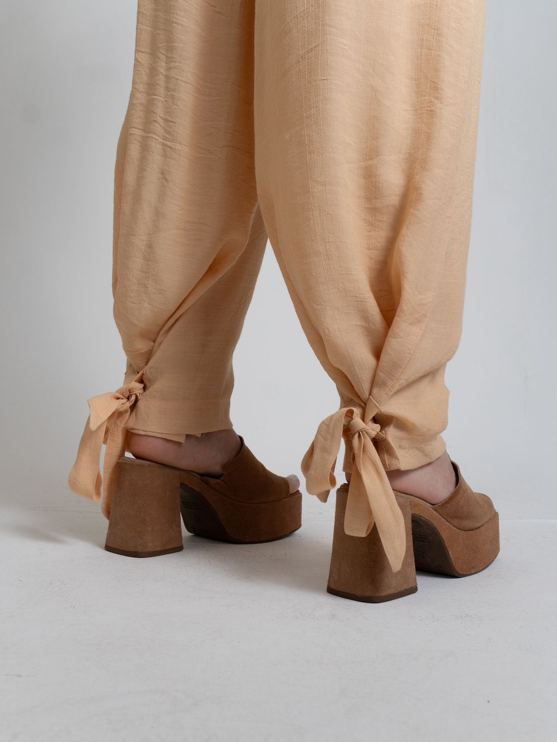 CALCA JOGGING ALTA  AMARELO MORENA ROSA